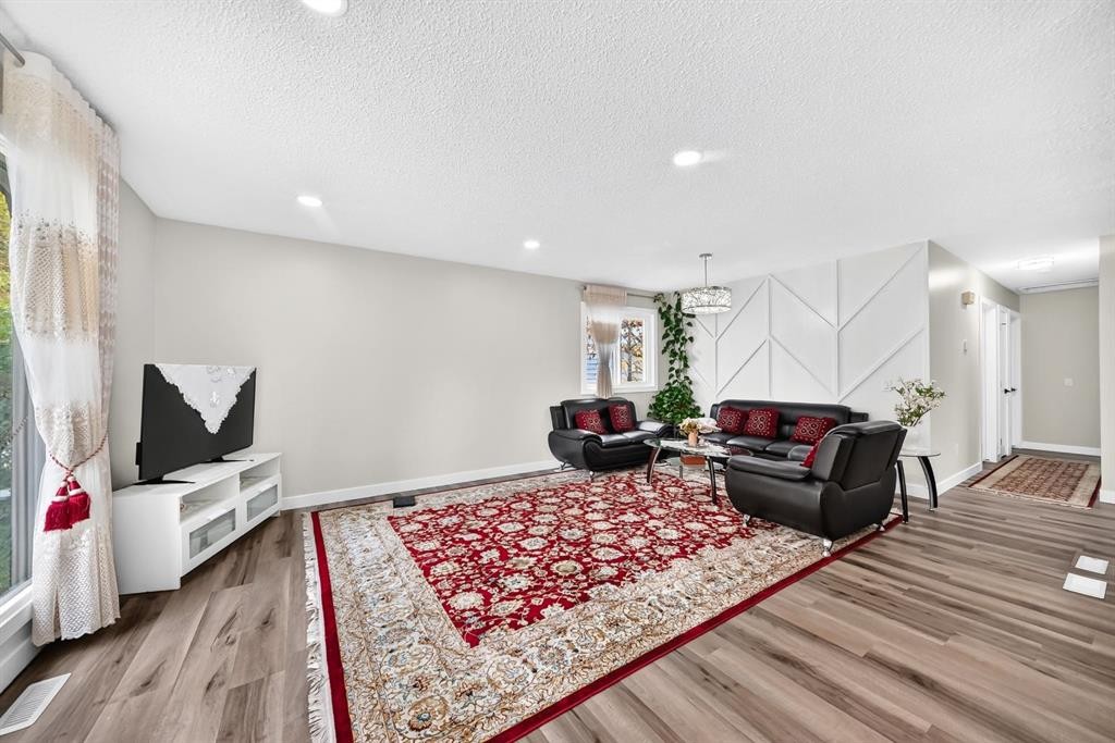 135 Whiteview Close Ne, Calgary, AB