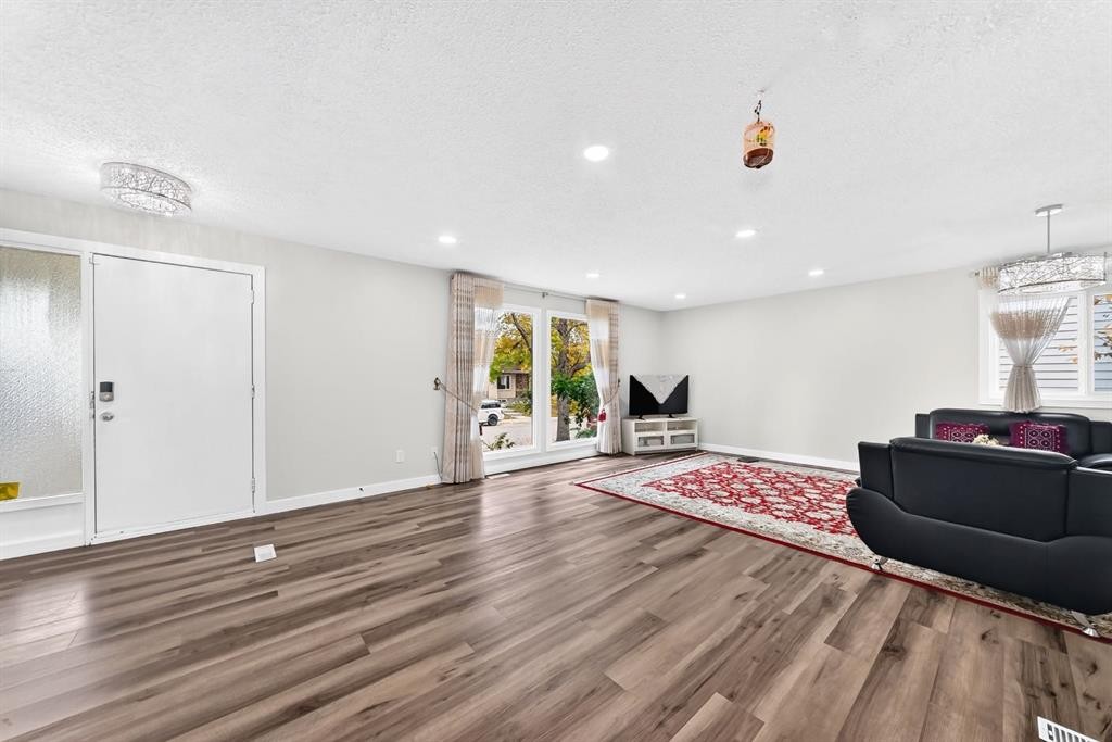 135 Whiteview Close Ne, Calgary, AB