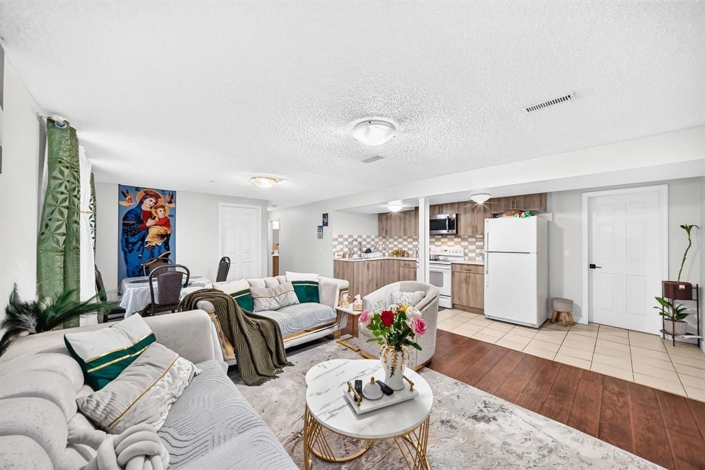 135 Whiteview Close Ne, Calgary, AB