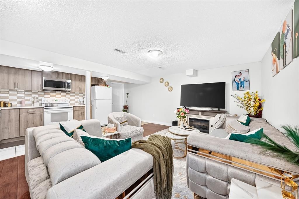 135 Whiteview Close Ne, Calgary, AB