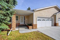 164 Strathaven Circle SW Calgary, AB T3H 2N5