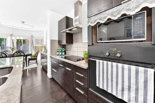 25 Discovery Ridge Hill Sw, Calgary, AB 