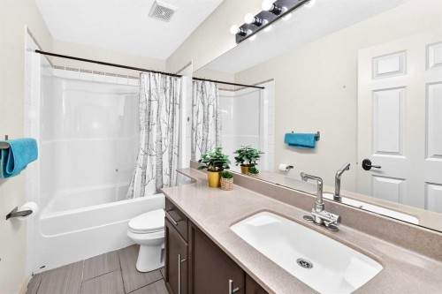 25 Discovery Ridge Hill Sw, Calgary, AB 