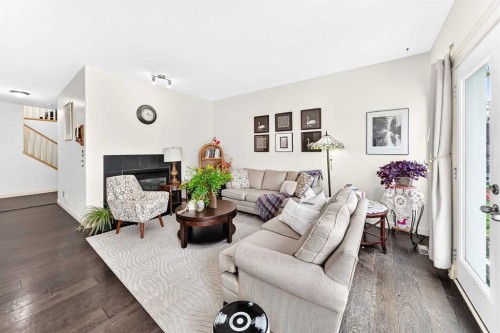 25 Discovery Ridge Hill Sw, Calgary, AB 