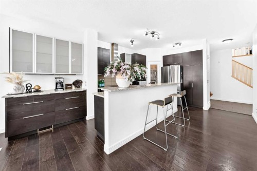 25 Discovery Ridge Hill Sw, Calgary, AB 