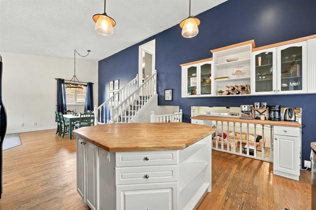 71 Hawkhill Way Nw, Calgary, AB