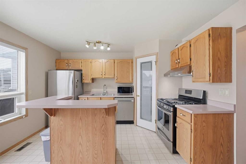37 Appleside Close Se, Calgary, AB