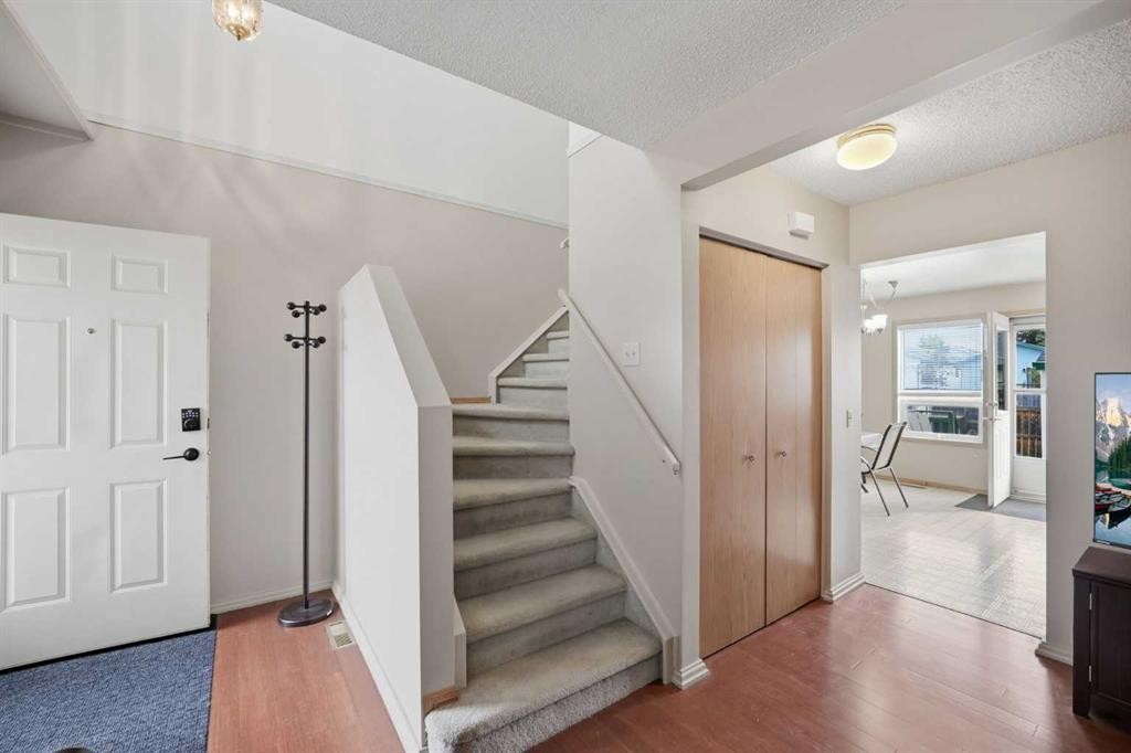 37 Appleside Close Se, Calgary, AB