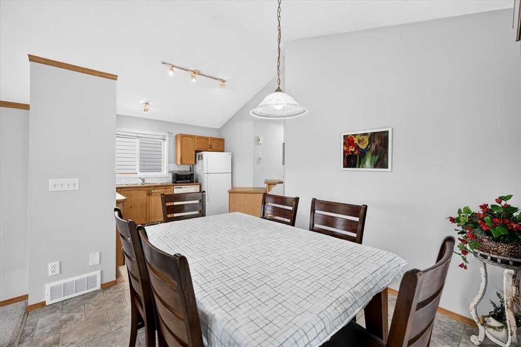26 Saddlemead Way Ne, Calgary, AB