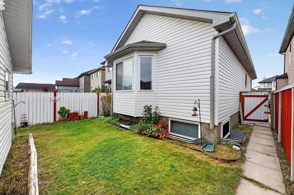 26 Saddlemead Way Ne, Calgary, AB