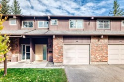 4-2323 Oakmoor Drive SW Calgary, AB T2V 4T2