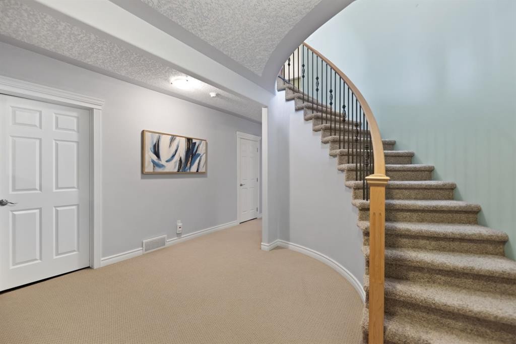 63 West Cedar Rise Sw, Calgary, AB