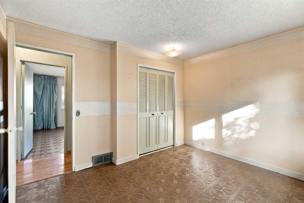556 Lysander Drive Se, Calgary, AB