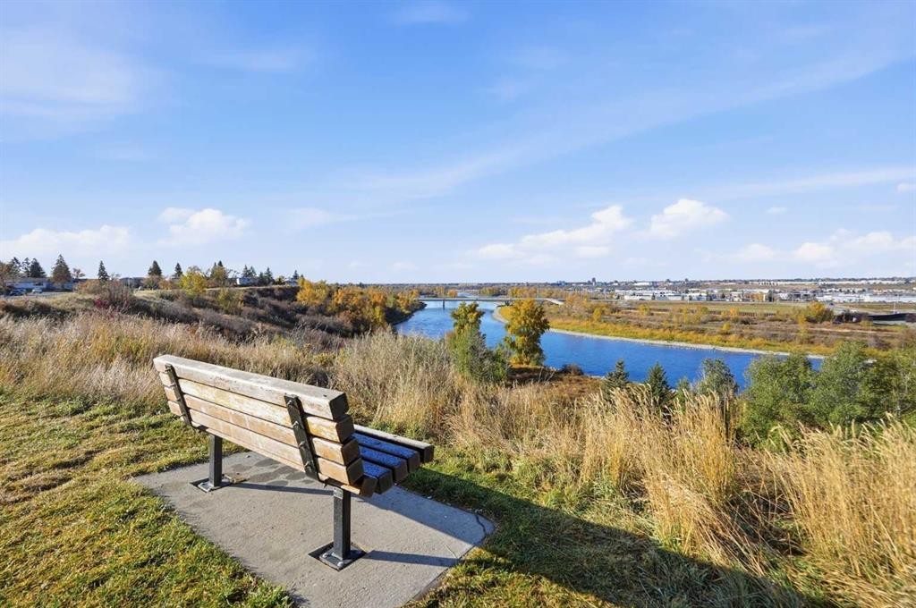 556 Lysander Drive Se, Calgary, AB