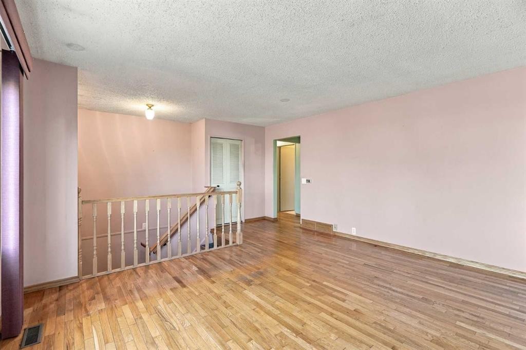 556 Lysander Drive Se, Calgary, AB