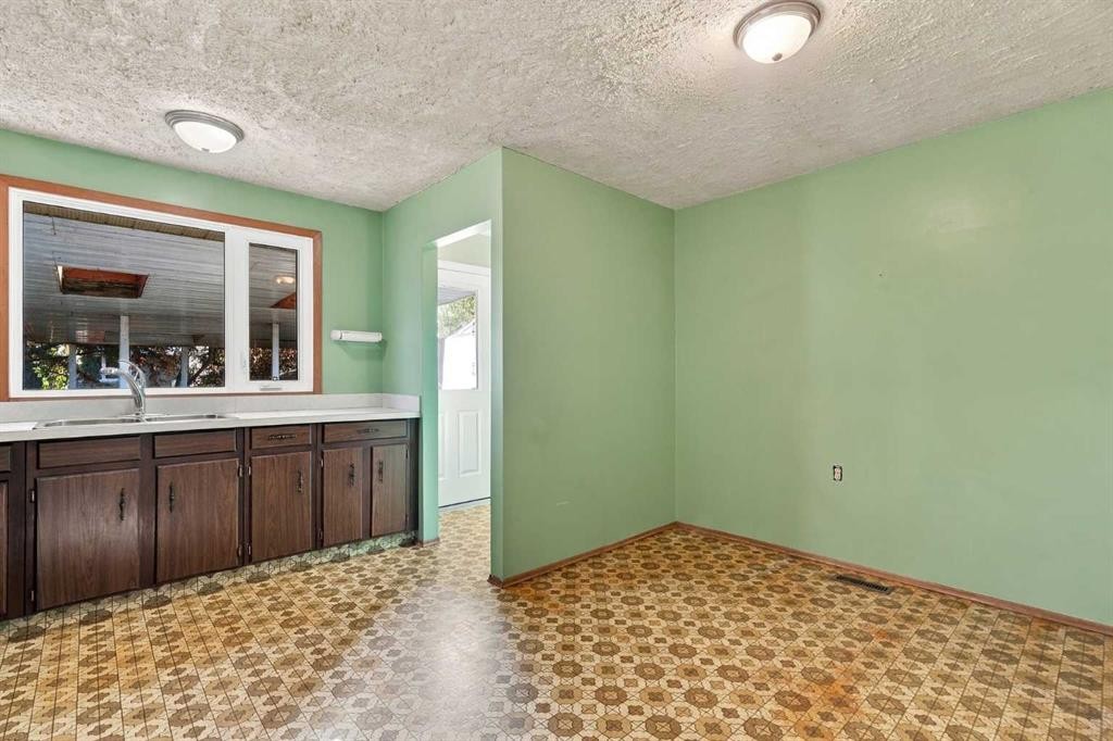 556 Lysander Drive Se, Calgary, AB