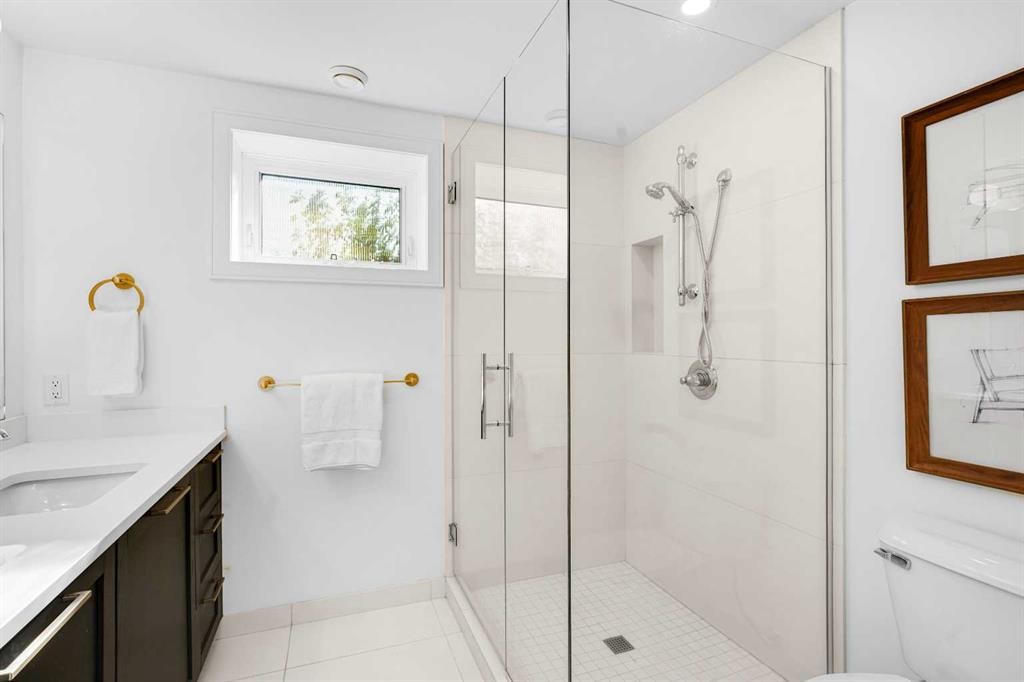 738 24 Avenue Se, Calgary, AB