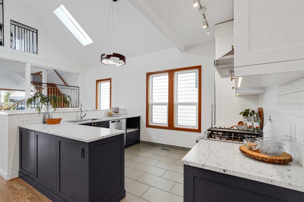 738 24 Avenue Se, Calgary, AB