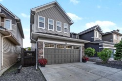 371 Evanspark Gardens NW Calgary, AB T3P 0E2