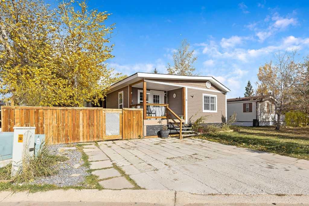 9 Walsh Bay, Acme, AB