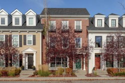 68 Victoria Cross Boulevard SW Calgary, AB T3E 7V2