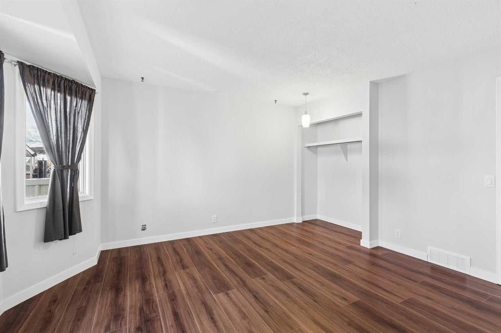 440 Lynnover Way Se, Calgary, AB