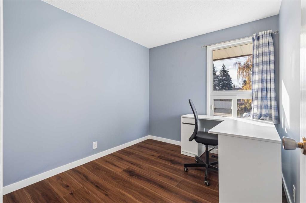 440 Lynnover Way Se, Calgary, AB