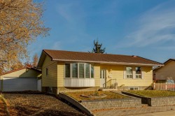 440 Lynnover Way SE Calgary, AB T2C 1L1