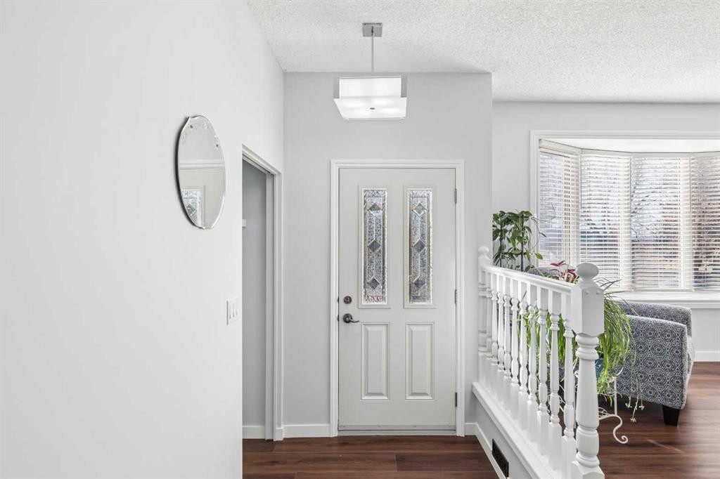 440 Lynnover Way Se, Calgary, AB