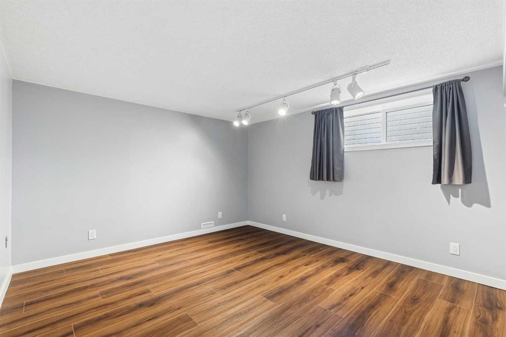440 Lynnover Way Se, Calgary, AB