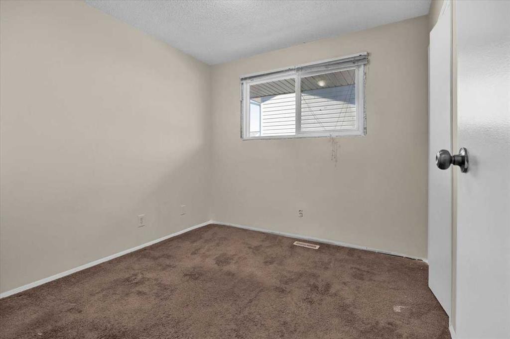 32 Whitman Crescent Ne, Calgary, AB