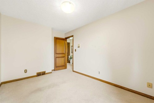 340 Pump Hill Gardens Sw, Calgary, AB 