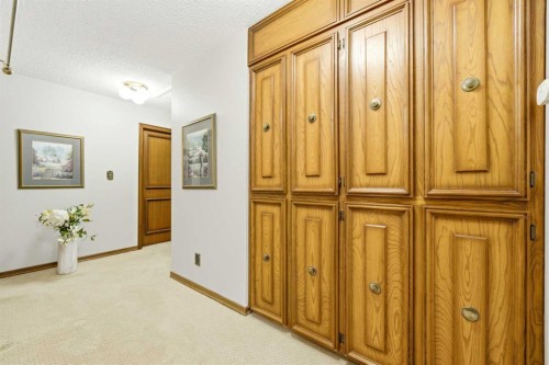 340 Pump Hill Gardens Sw, Calgary, AB 