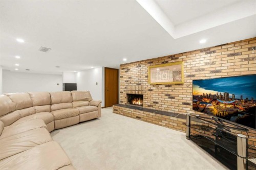 340 Pump Hill Gardens Sw, Calgary, AB 