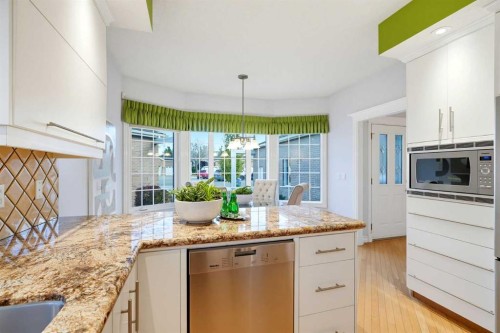 11 Prominence Point Sw, Calgary, AB 