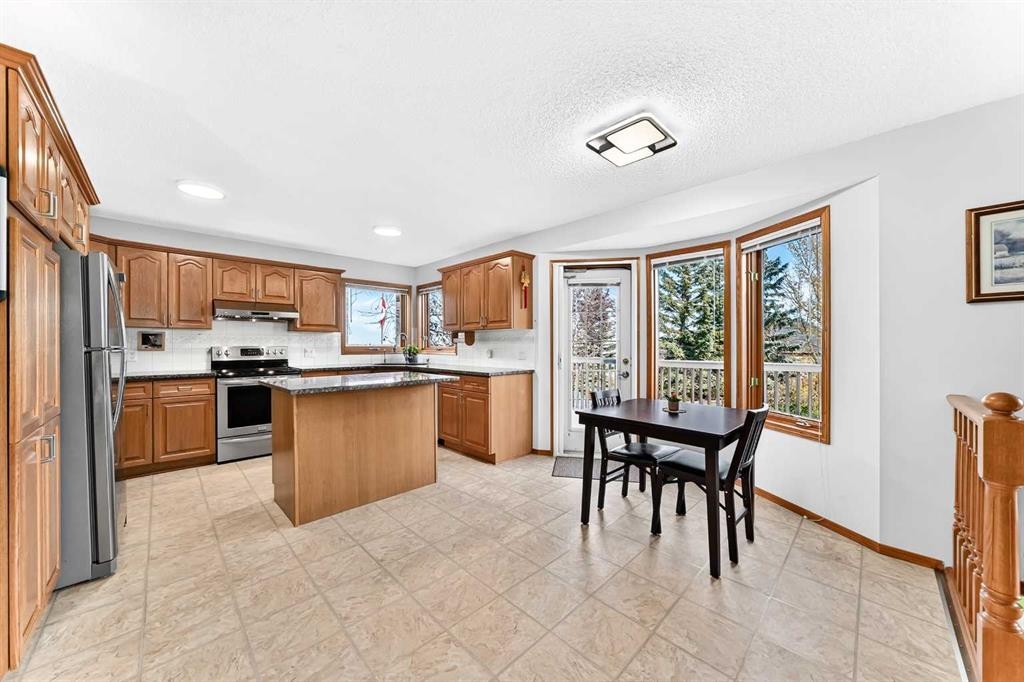 127 Edgebrook Circle Nw, Calgary, AB