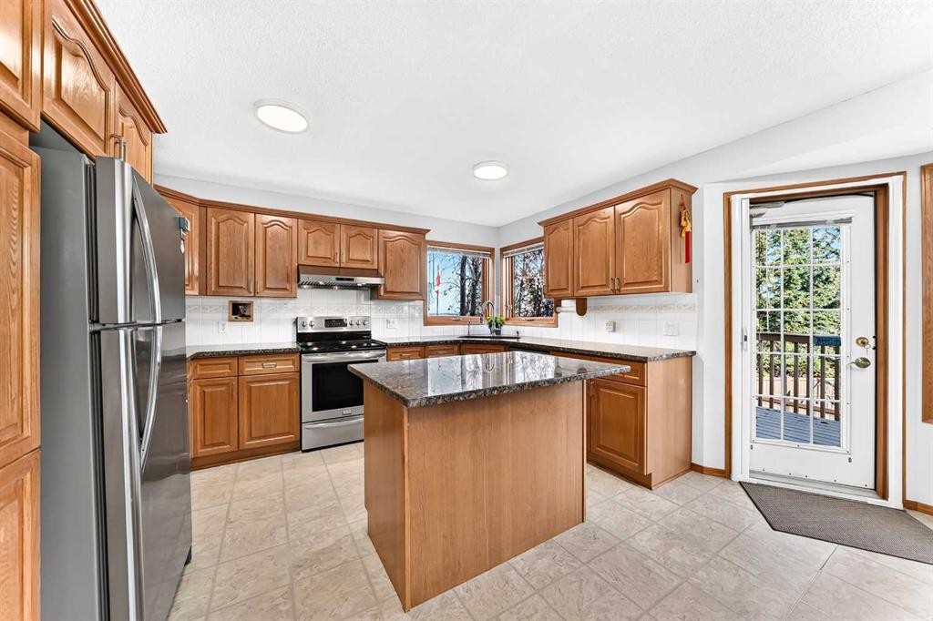 127 Edgebrook Circle Nw, Calgary, AB
