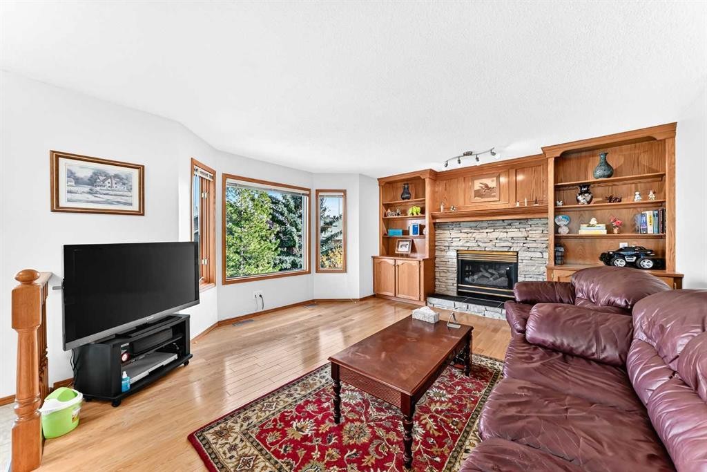 127 Edgebrook Circle Nw, Calgary, AB