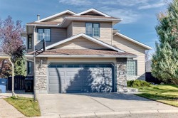 127 Edgebrook Circle NW Calgary, AB T3A 5A4