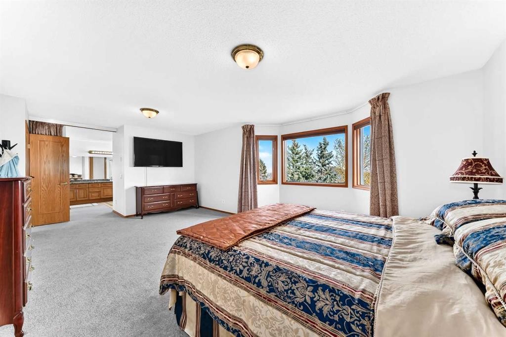 127 Edgebrook Circle Nw, Calgary, AB