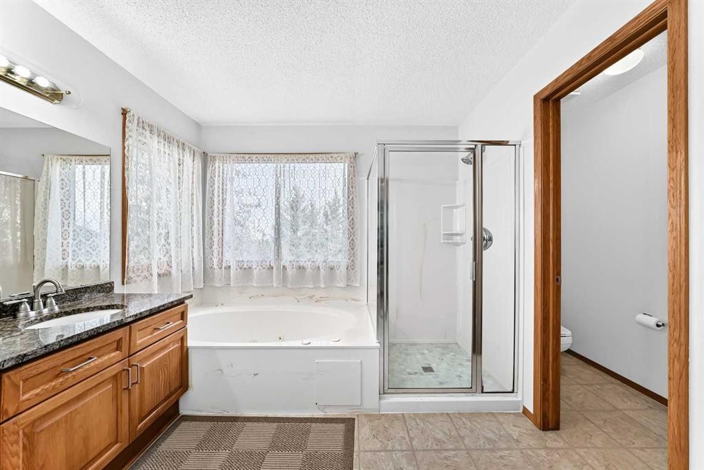 127 Edgebrook Circle Nw, Calgary, AB
