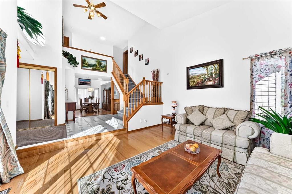 127 Edgebrook Circle Nw, Calgary, AB