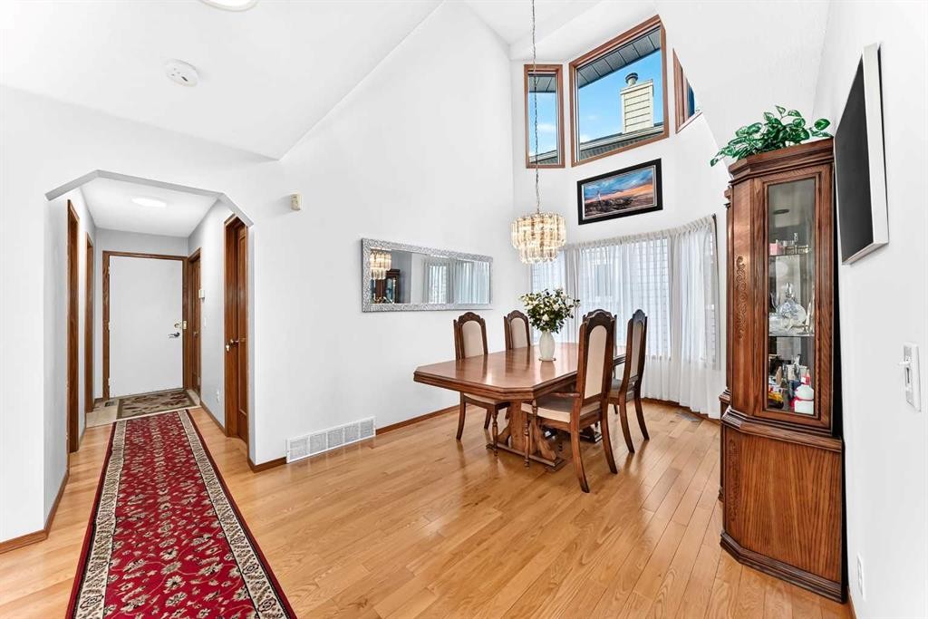 127 Edgebrook Circle Nw, Calgary, AB