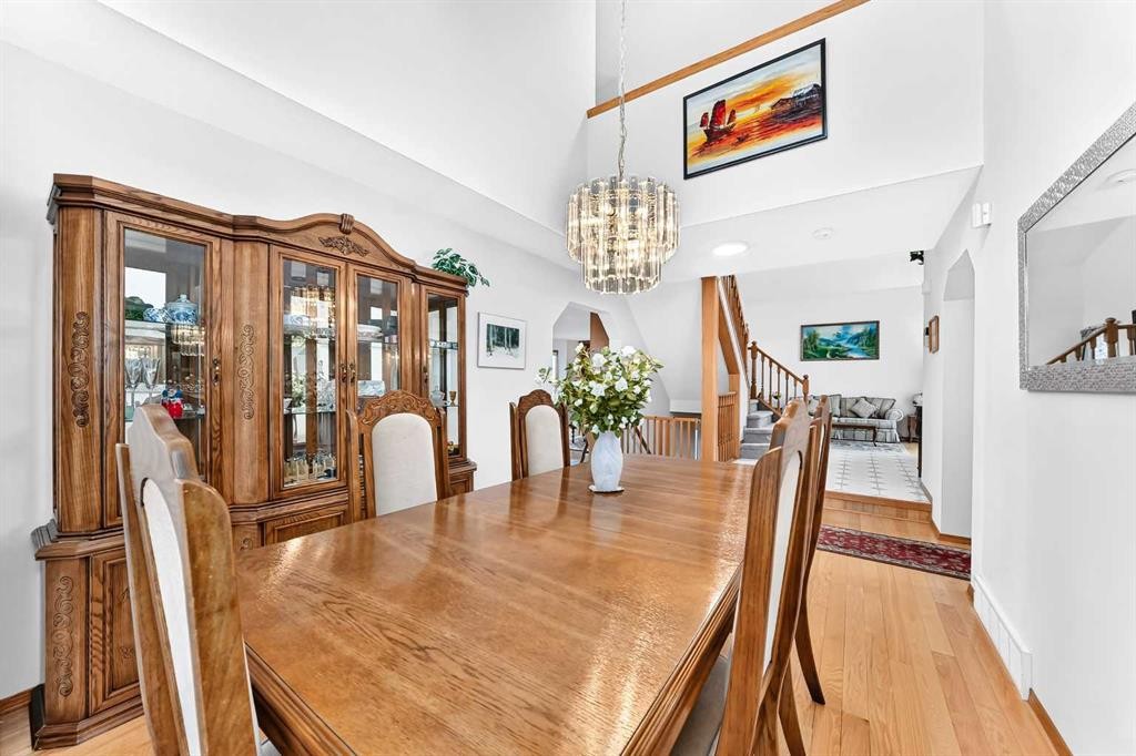 127 Edgebrook Circle Nw, Calgary, AB