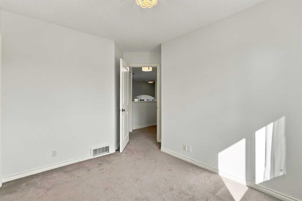 29 Cranleigh Park Se, Calgary, AB