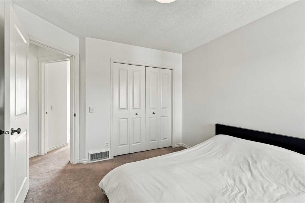 29 Cranleigh Park Se, Calgary, AB