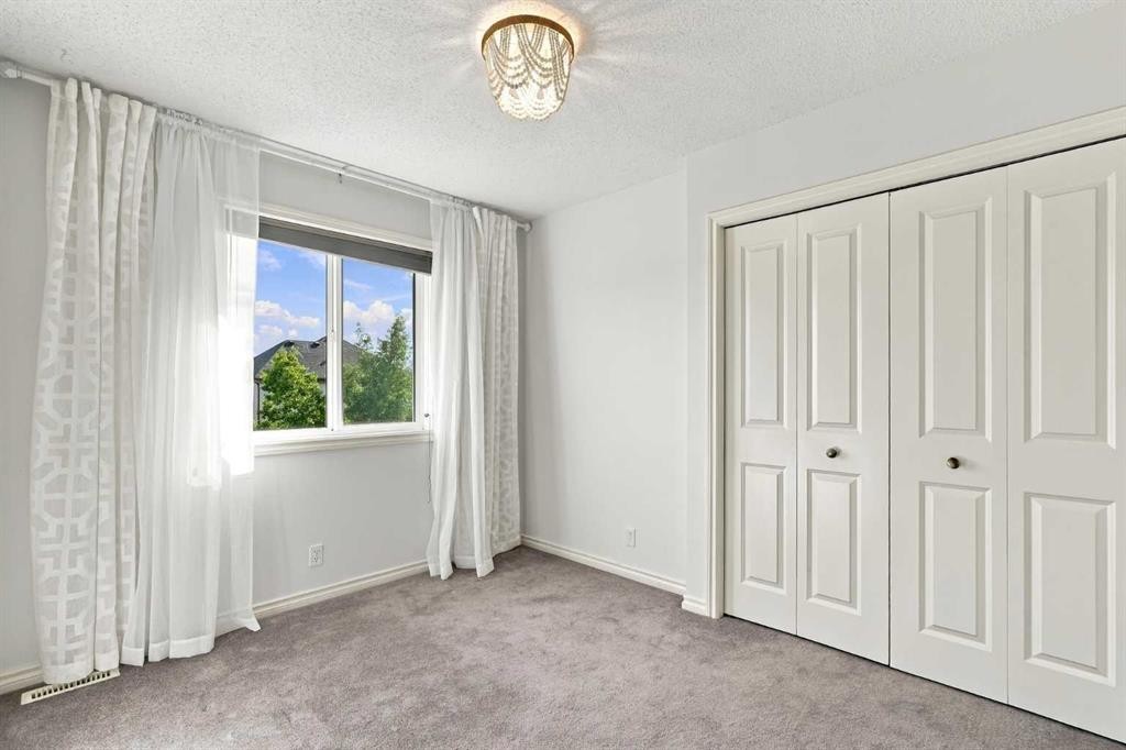 29 Cranleigh Park Se, Calgary, AB