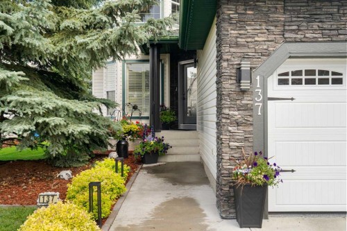 137 Gleneagles View  Cochrane, AB T4C 1W1