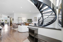2042 49 Avenue SW Calgary, AB T2T 2V4