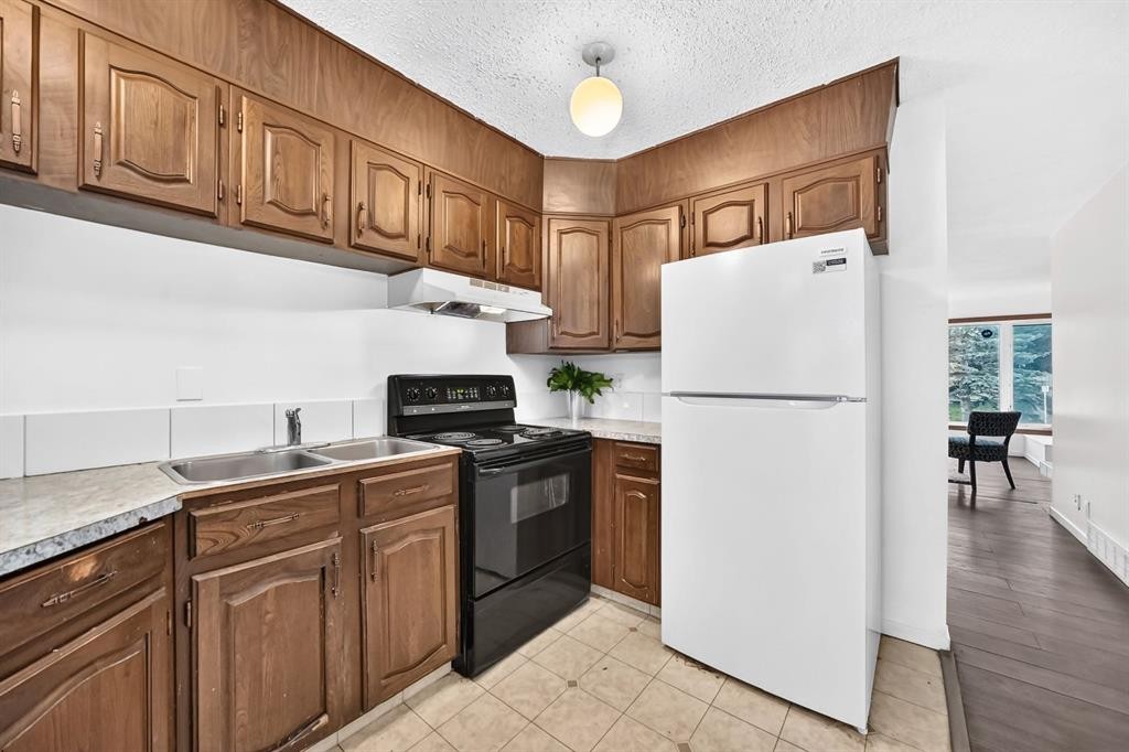 260 Berwick Drive Nw, Calgary, AB